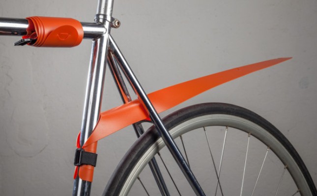 MoMA-Kickstarter-Bicycle-Musguard-Rollable-600x399