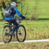 Knić: Počelo obeležavanje biciklističke rute