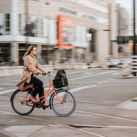 Neke države plaćaju građanima da odustanu od automobila i do posla voze bicikl