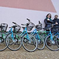Lozničani od starih dvotočkaša napravili servis javno dostupnih bicikala, a cilj je borba protiv klimatskih promena